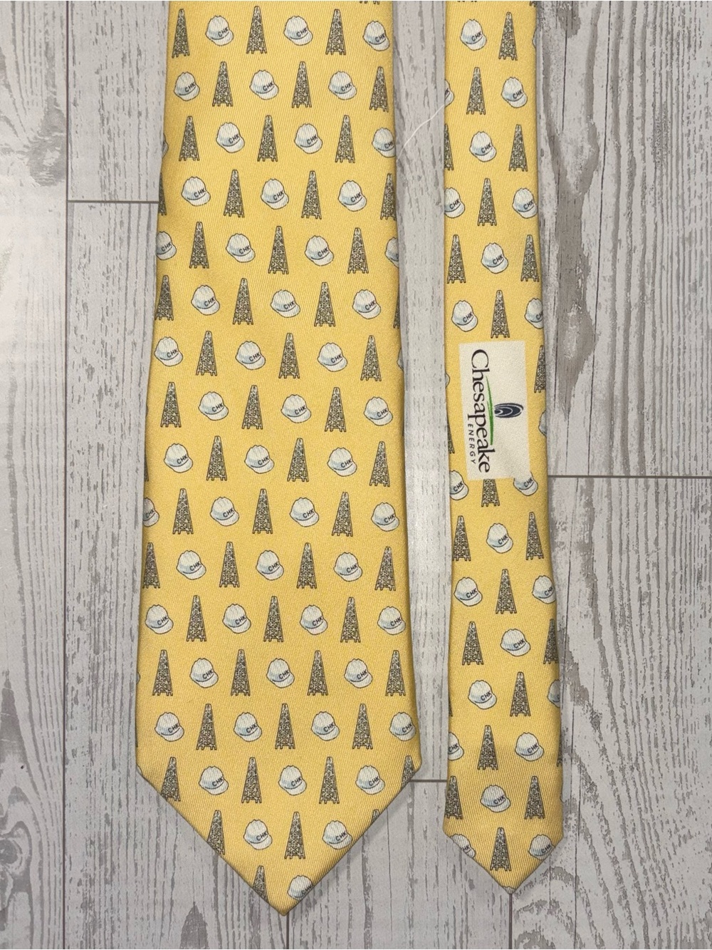 Vineyard Vines Chesapeake Energy Silk Tie Yellow Oil Rig CHK USA OKC
